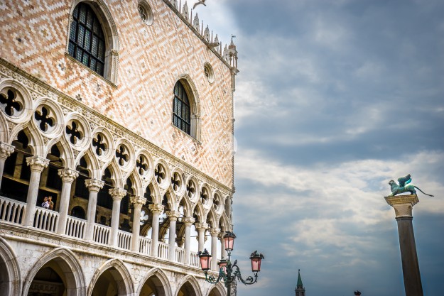 Venedig Sehenswürdigkeiten Reisebericht-Dogenpalast-by-MarkDeu