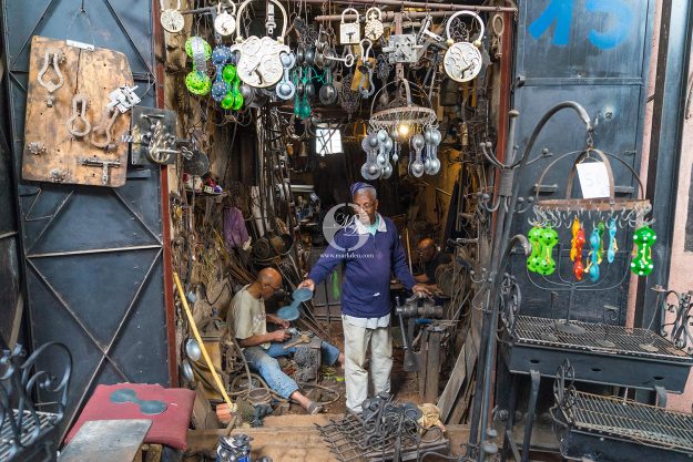 Marrakesch-Sehenswürdigkeiten-Reisebericht-Metall-Souk-by-markdeu